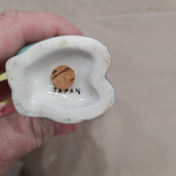 Vintage salt and pepper shakers - Picture 3 of 4